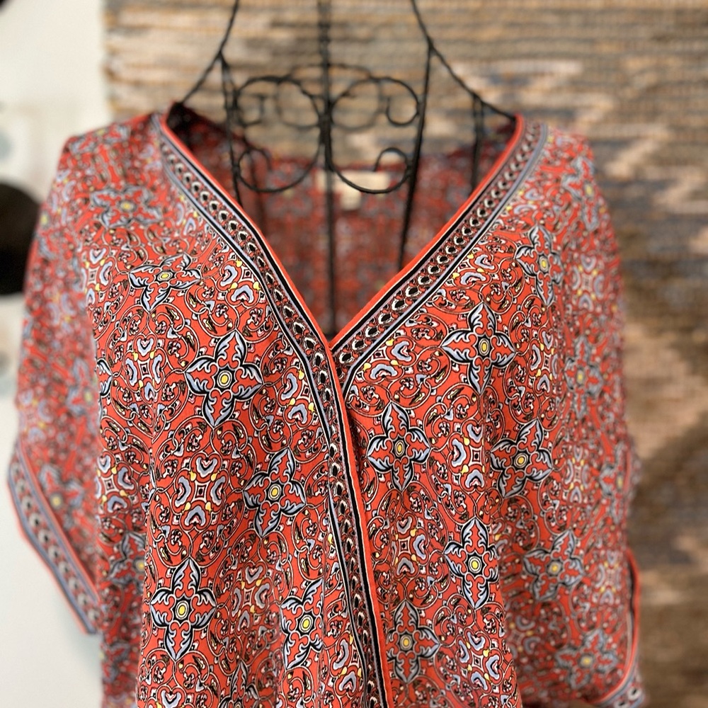 Max Studio Women's Floral V-Neck Top - Picture 2 of 10